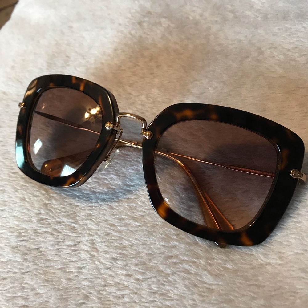 Like new MIU MIU sunglasses!